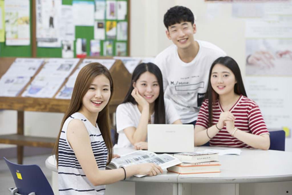 Giảng dạy tiếng Anh và tiếng Việt cho người Hàn
